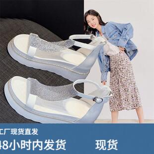 2026年夏季新款坡底凉鞋女款平底罗马网红超火休闲时尚水钻松糕鞋