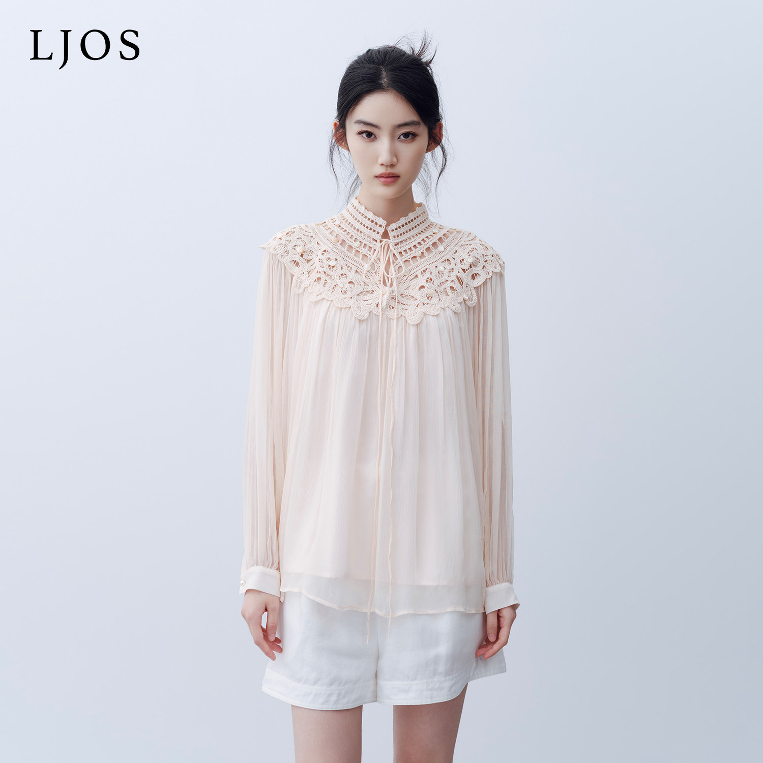 LJOS | 柔杏色手工编织镂空花纹人丝衬衫2026早春新品上衣简约