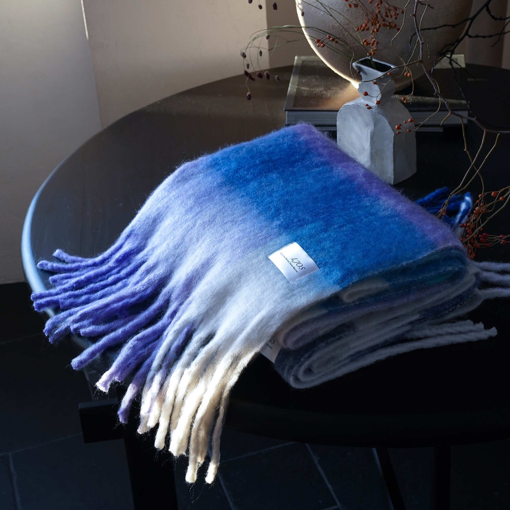 冷色系渐变色晕染慵懒时尚格子围巾