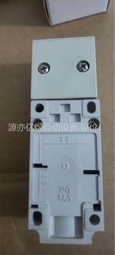 施耐德近开关XS7C40FP260库存未使用(议价)