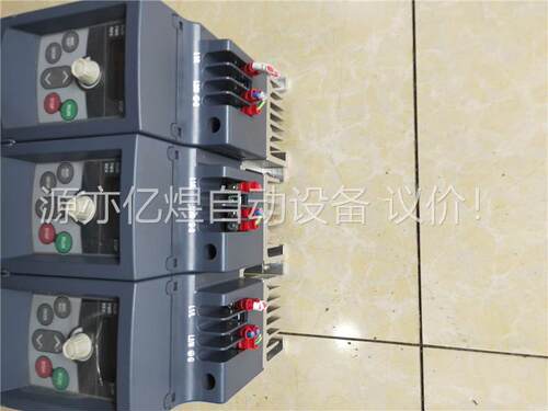 拆机九新富士变频器FVR0.4S1S－7C三台，拍。无(议价)