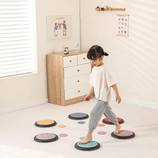 感统触觉盘训练器材儿童平衡玩具幼儿园多彩配对盘过河过桥石