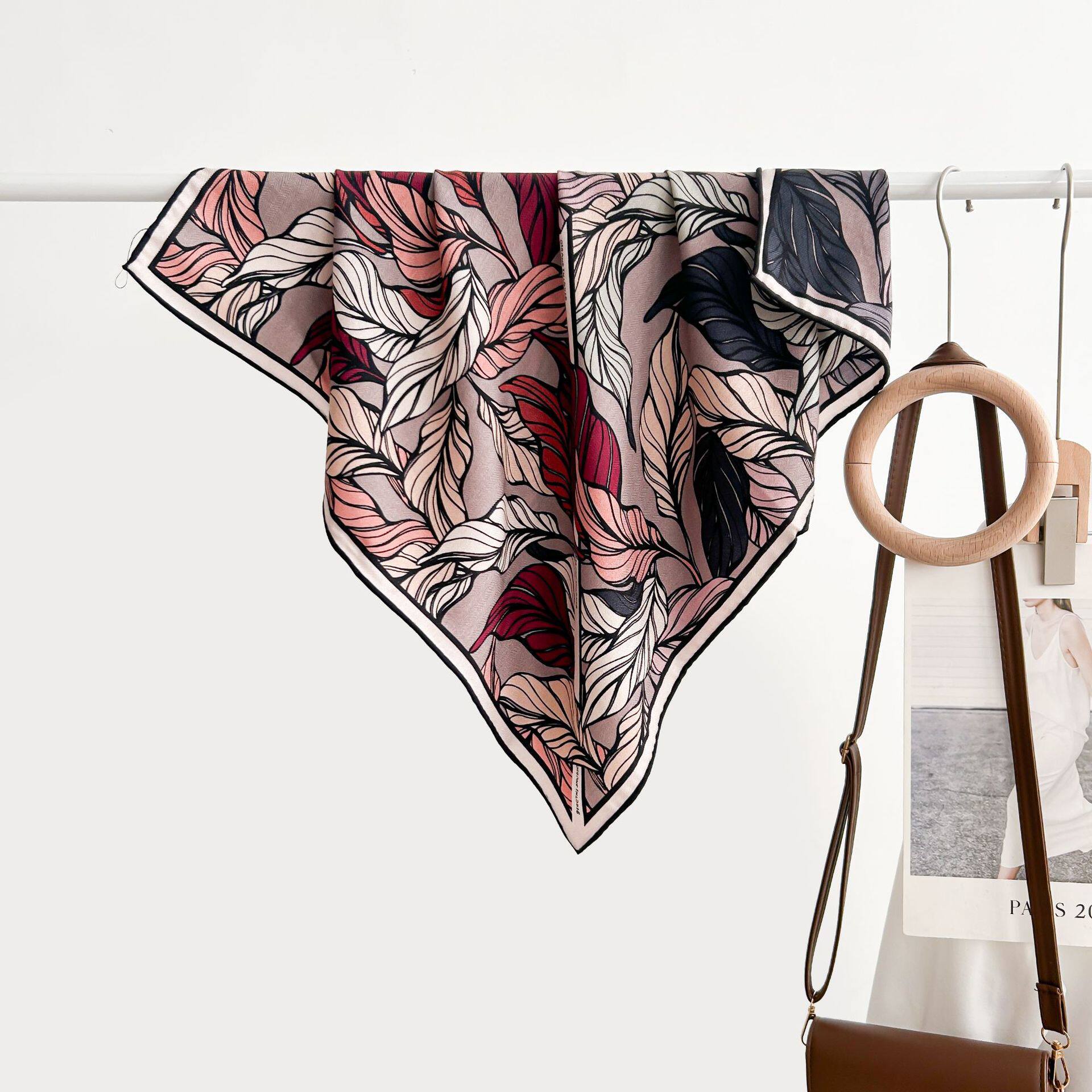 欧洲站LVАFGН彩色树叶双面异色真丝羊毛丝巾女新款保暖披肩轻奢