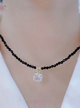 黑色串珠水晶方形锆石吊坠项链轻奢高级小众气质锁骨链Z时尚颈链