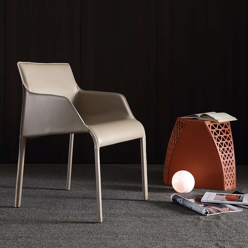 现代简约马鞍皮餐椅家用酒店带扶手凳子民宿设计师咖啡厅化妆椅子