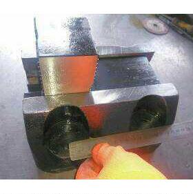 厂家低价现货 高精度的立车卡爪c516a中心距82 锻钢卡盘爪