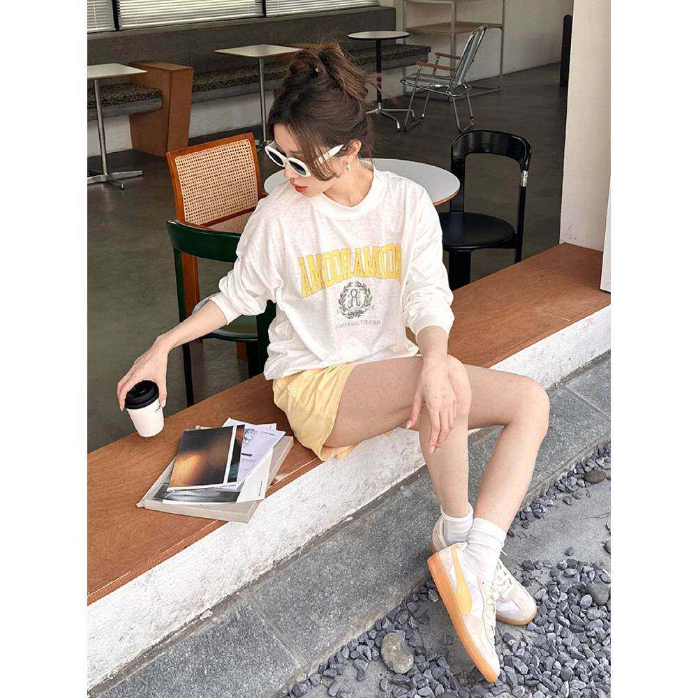 慵懒风减龄穿搭一整套白色长袖t恤黄色短裤两件套女2025夏季新款