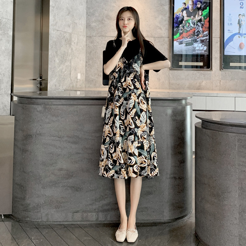 孕妇假两件连衣裙2023夏装新款个性辣妈夏天外出T时尚碎花雪纺裙