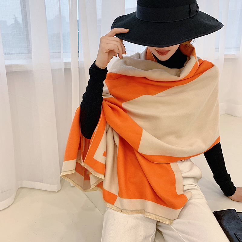 围巾女春秋冬f季橘色仿羊绒外搭大披肩斗篷披风两用办公室空调网