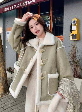 绿色小个子牛角扣羊羔毛外套女冬季2024新款厚实保暖皮毛一体棉服