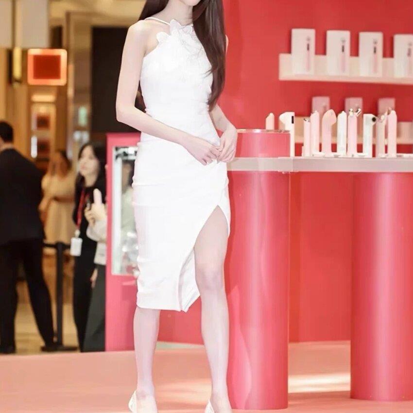 夏季新款YSO叉张元因同款休闲白裙色立体显花朵瘦开包臀连衣女生