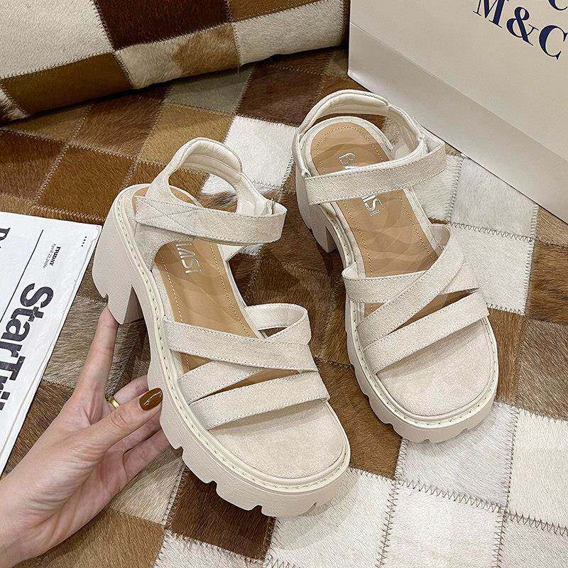 夏季网红凉闲鞋女202时5新款糕厚底松百搭网红黑色粗高8785跟休装