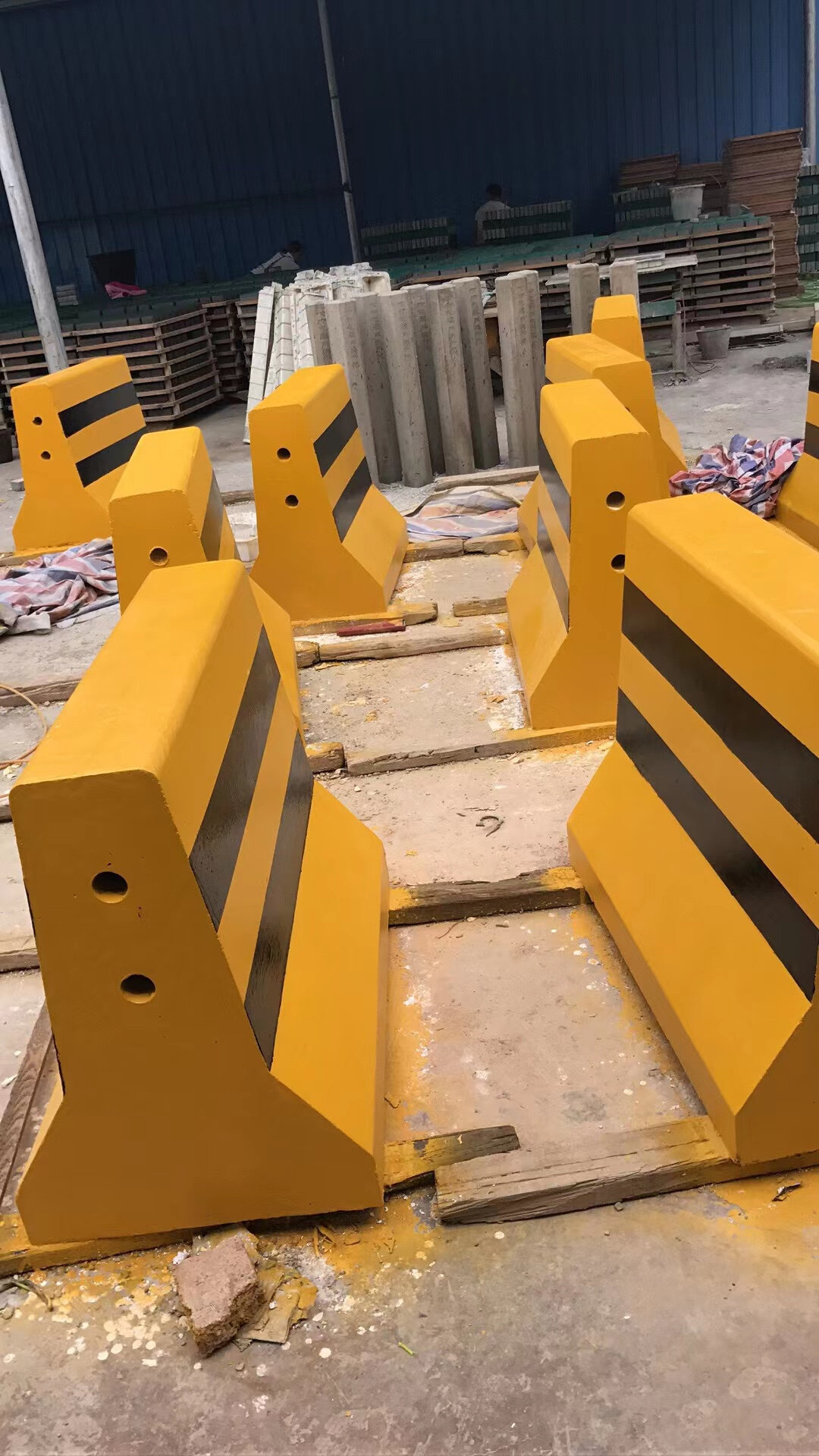 隔离墩 水泥防撞墩 高速公路学校公园小区警示路障 混凝土水泥墩