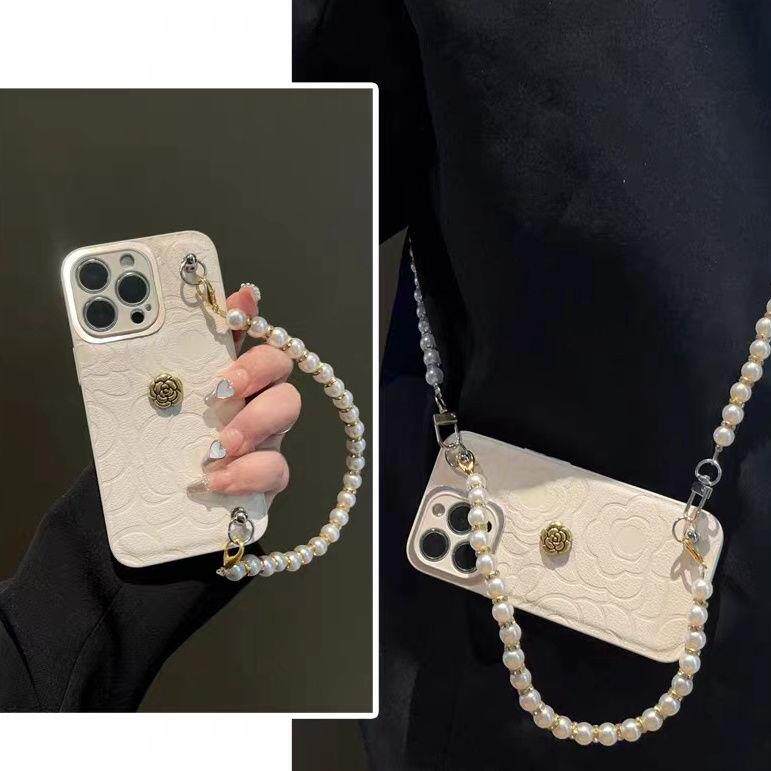 山茶花皮质白色适用苹果14手机壳15promax珍珠链16全包镜头17女13