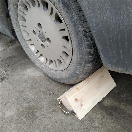 汽车实心木质三角轮胎防滑止退器停车定位器货车退阻器挡车垫木楔