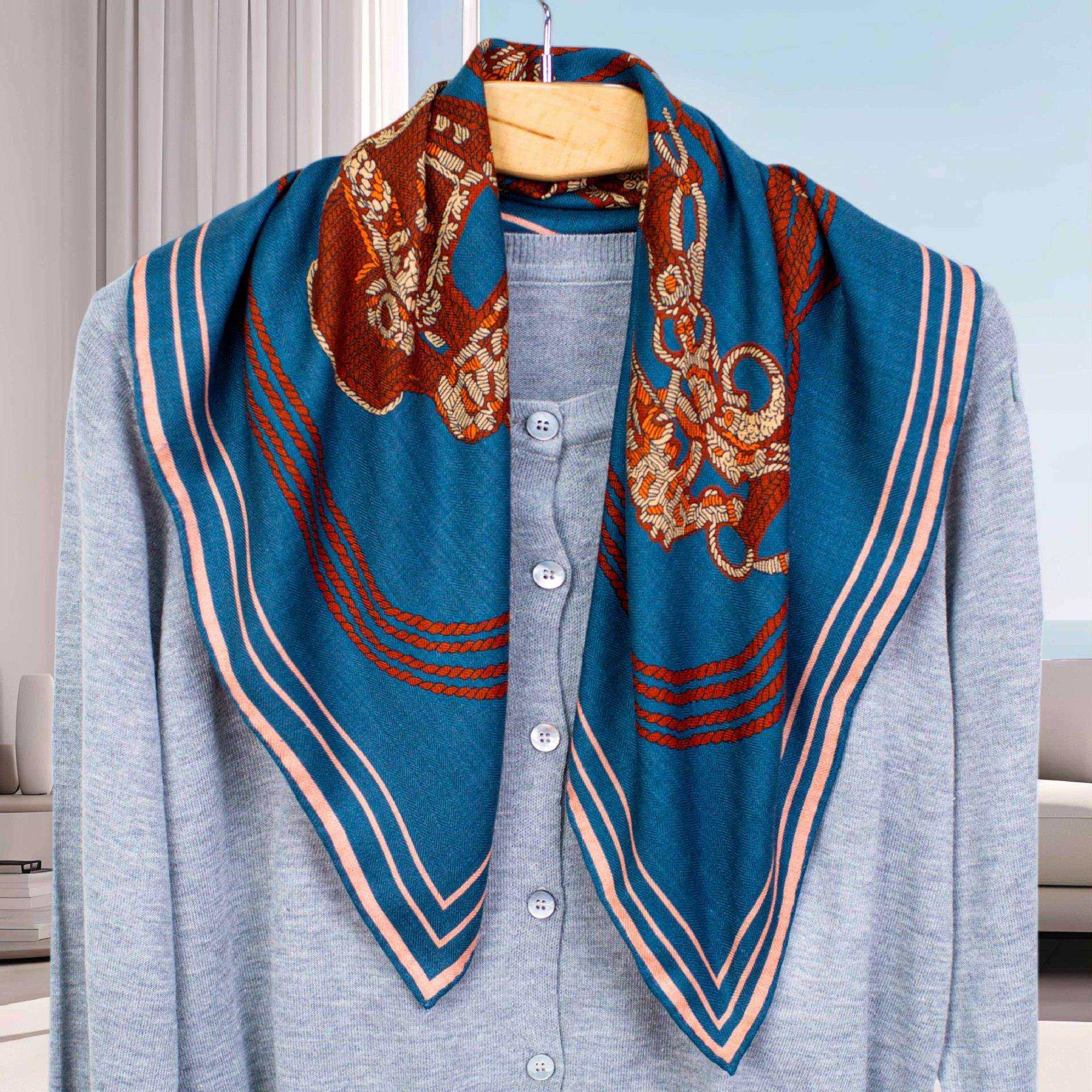 F【马镫】复古洋气百搭时尚真丝羊毛双面同色丝毛披肩70中方巾女