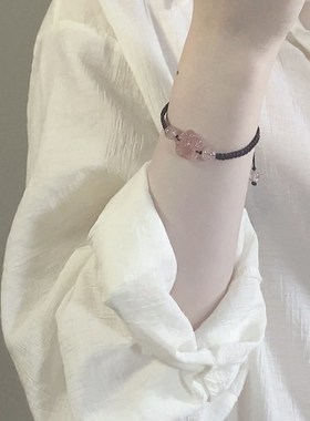 招桃花草莓晶手链招财情侣猫爪吊坠女夏粉水晶手链简约甜美送礼物