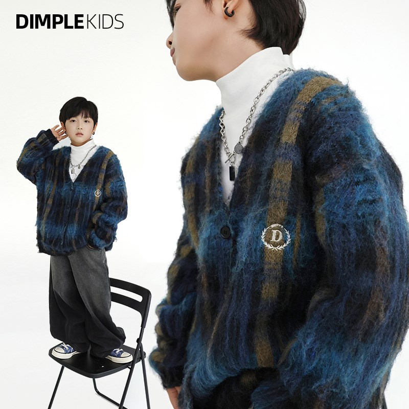 高甜梨涡童装毛绒学院风男童蓝色秋冬毛衣儿童拉毛针织开衫潮