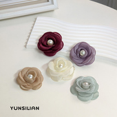 珍珠花朵胸花胸针高档女别针西装 毛衣饰品山茶花领饰外套胸前装 饰