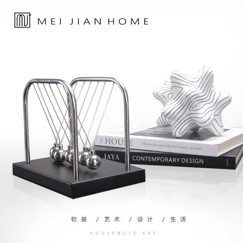 现代简约金属创意物理撞球平衡几何摆件客厅茶几样板房售楼处摆设