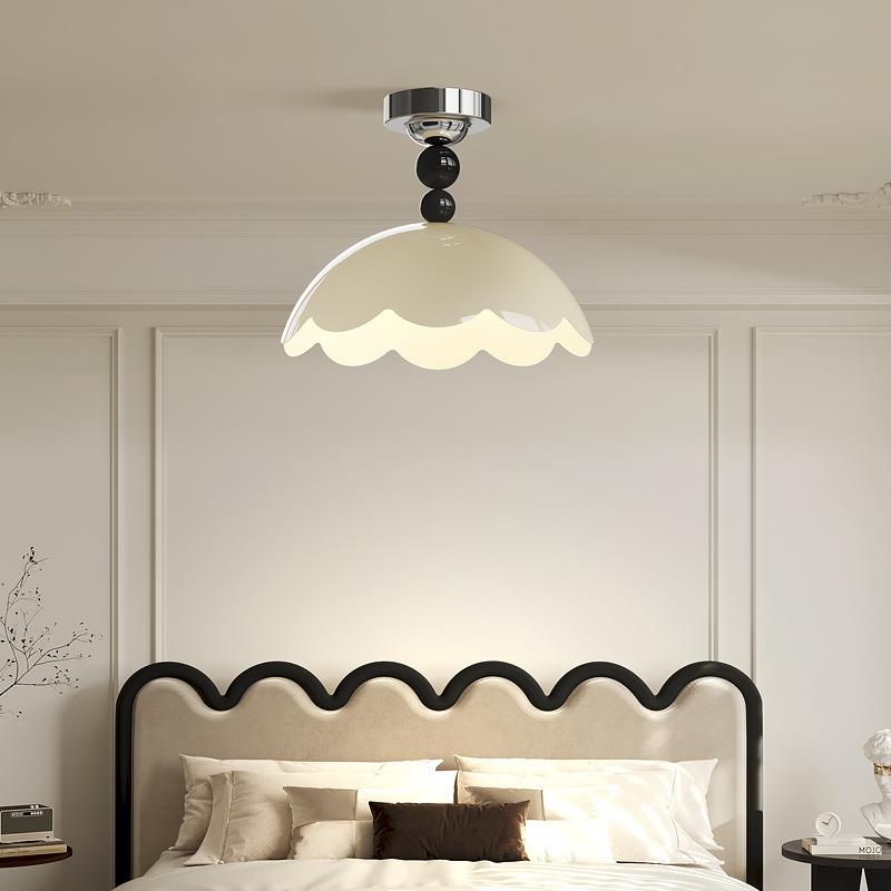 2025年新款蛋壳中古风卧室灯吊灯吸顶灯奶油风高级感主卧房间灯具