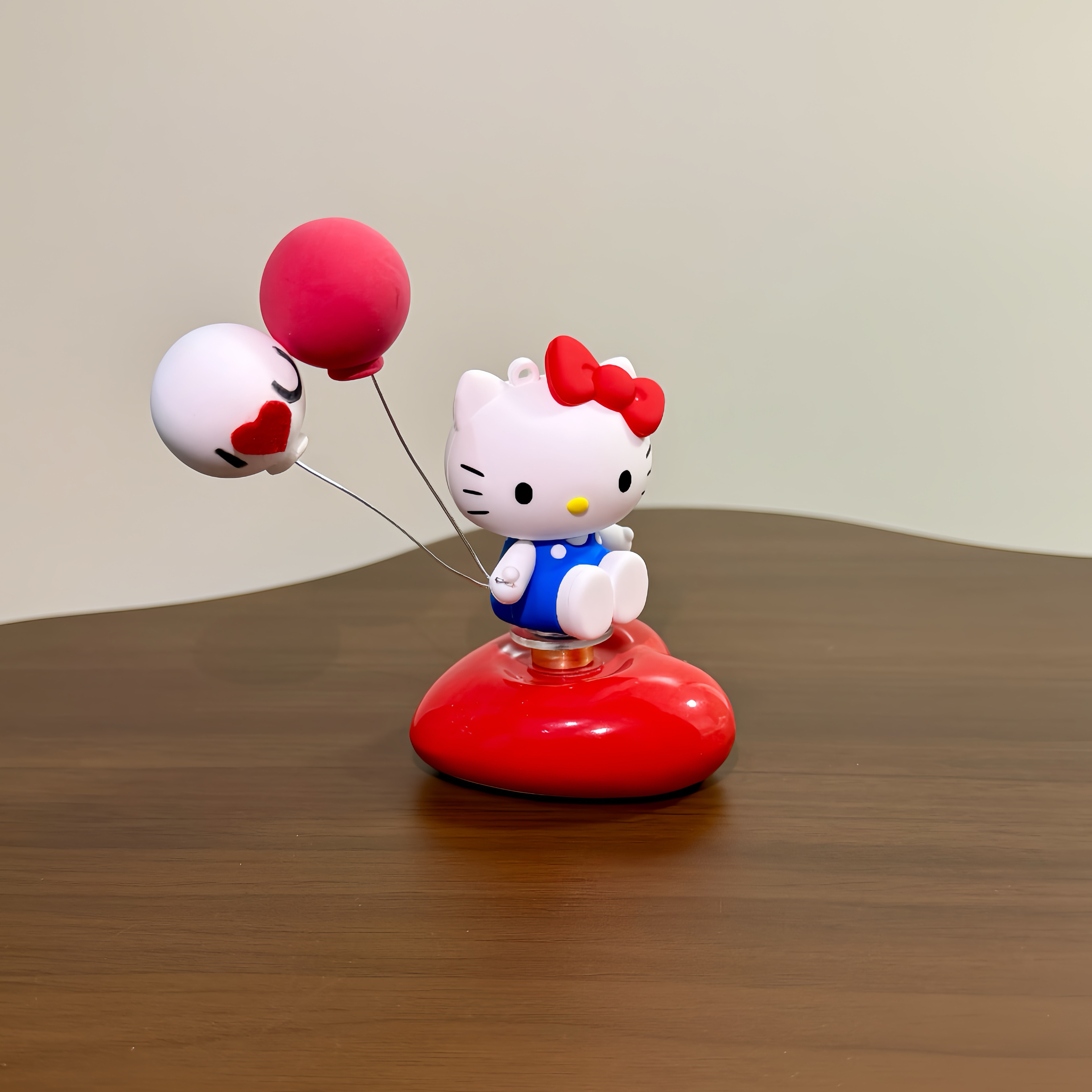 正版HelloKitty气球转转摆件创意车载旋转凯蒂猫装饰品礼物送朋友