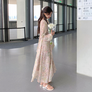 时髦洋气粉色v领碎花裙女初秋2025新款法式复古茶歇赫本风连衣裙，女装连衣裙，浙宝007A（原150A)