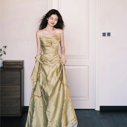 高级感订婚礼服裙女2025新款新娘结婚敬酒服小众轻奢高端晨袍长款