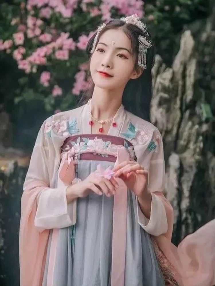 出租秋意渐浓茶水青山色改良汉服玉兔刺绣高腰齐胸襦裙中国风租赁