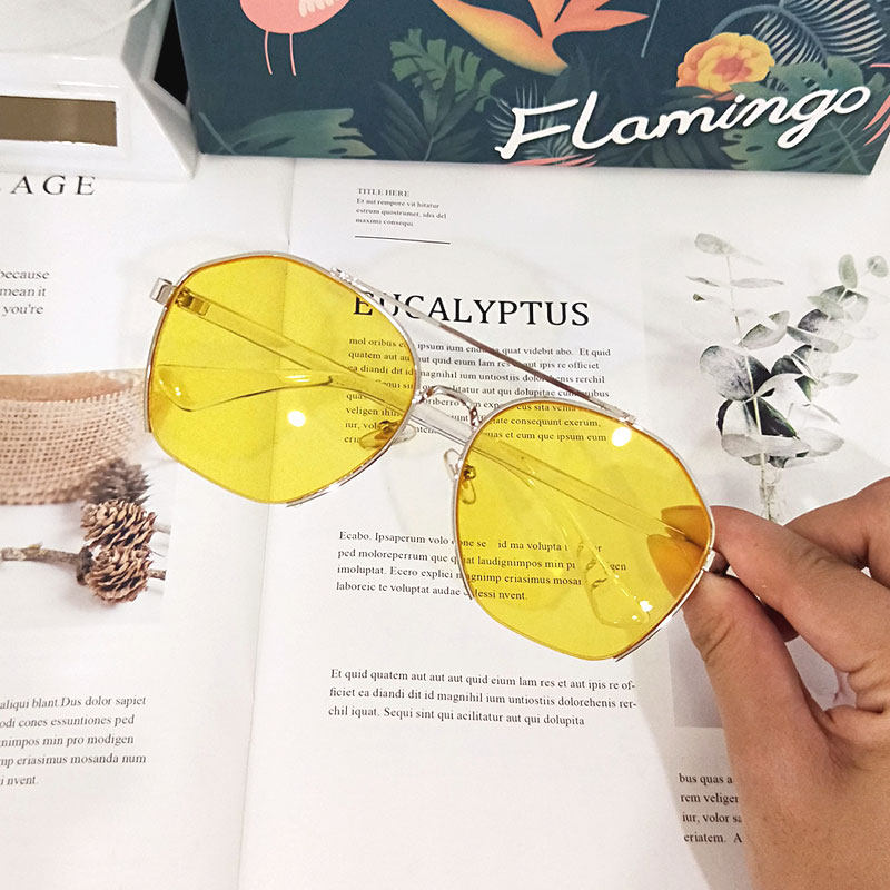 网红墨镜女2021新款韩国个性街拍大脸圆脸显瘦半边眼镜男透明黄色