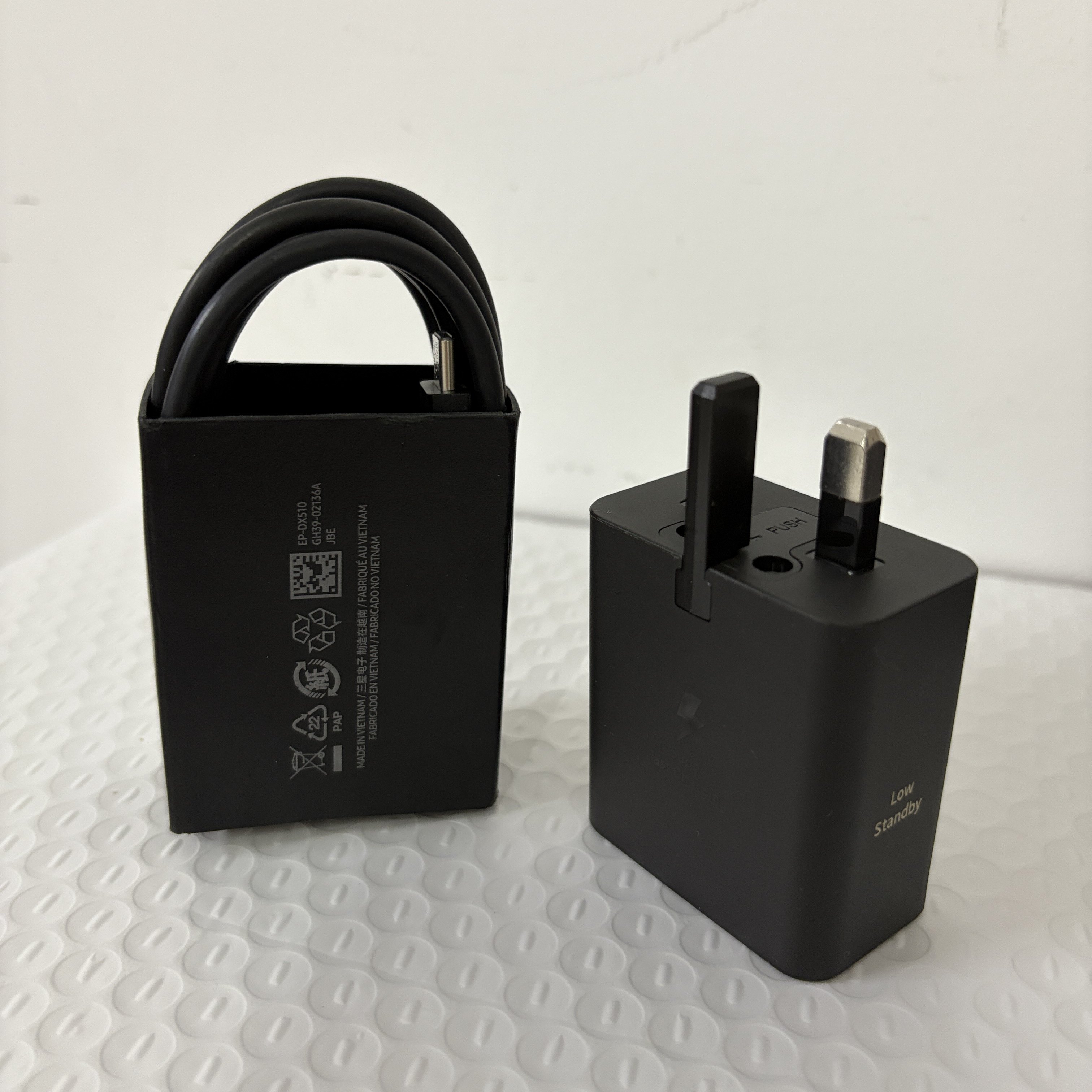 T4510适用三星原厂快充足45w充电器香港澳门通用黑色1.8米数据线英规5A超级快充2.0直充手机充电头3C认证港版