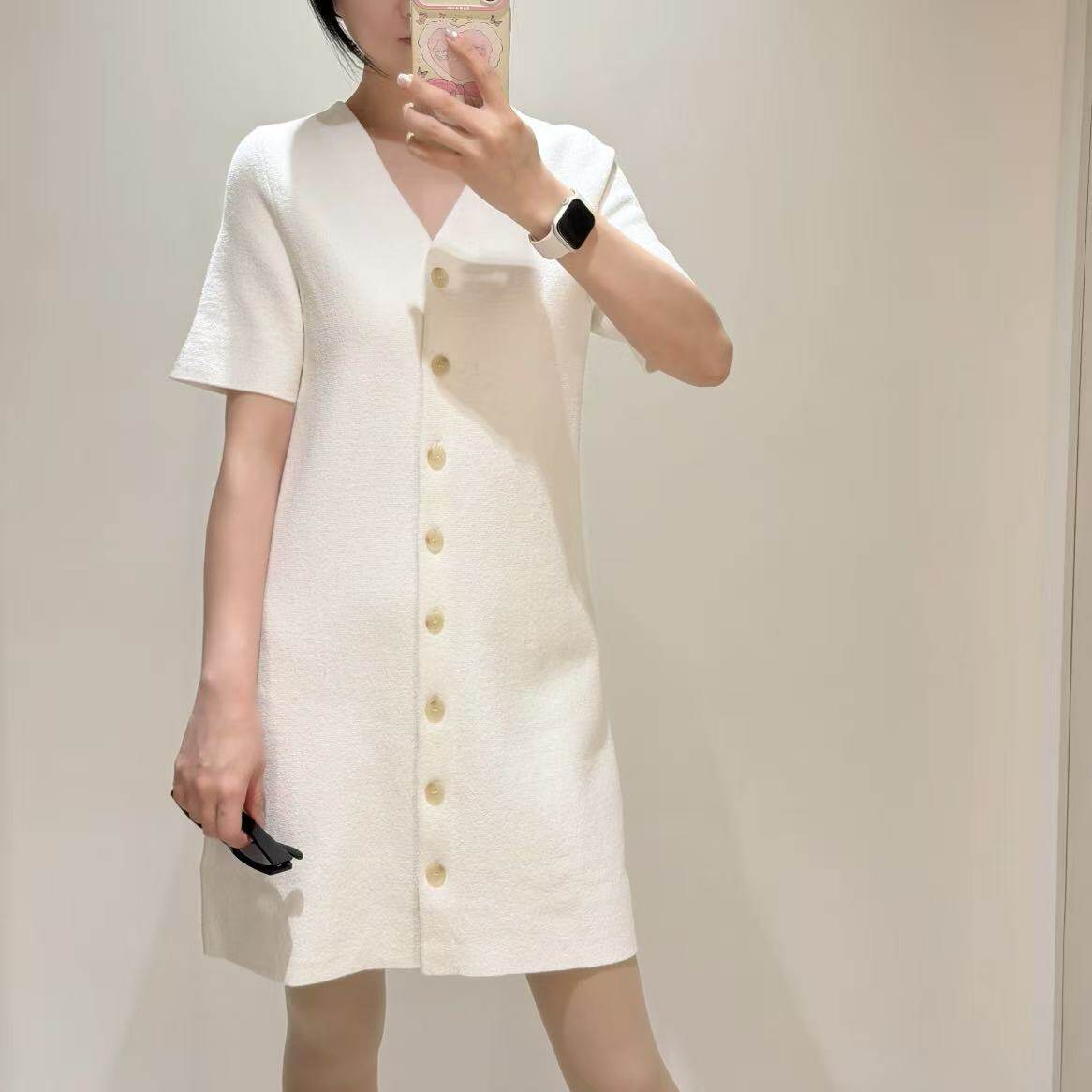 CS女装标准版型纽扣装饰针织