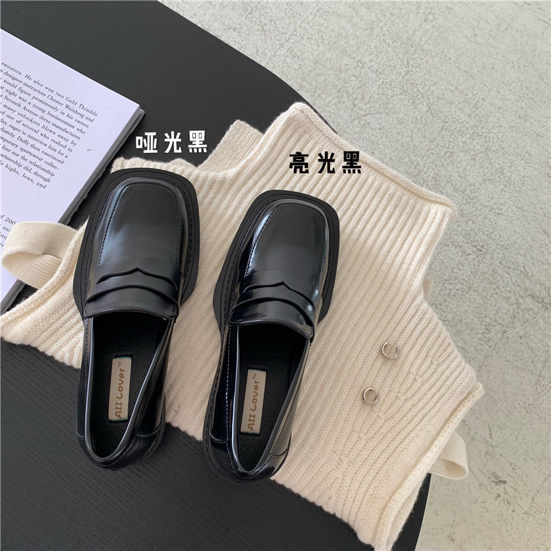 夕式~韩版复古黑色粗跟平底小皮鞋学院风简约百S搭休闲深口单鞋女