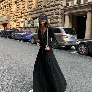连衣裙针织裙女秋季 气质U领收腰显瘦长裙鱼尾裙 黑色长袖 辰米范