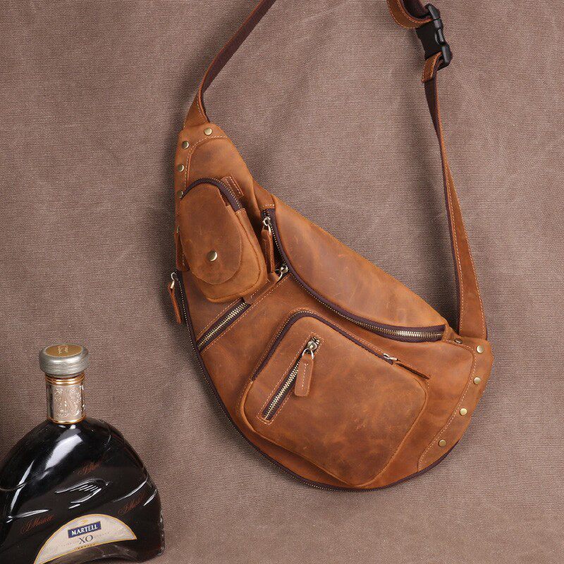 疯马皮男包真皮胸包男头层牛皮斜挎包皮质骑行机车大容量个性背包