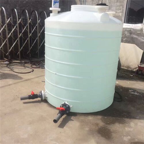 厂家直供湖北地h区1吨户外水塔1000L塑料水箱pe牛筋储水罐加厚