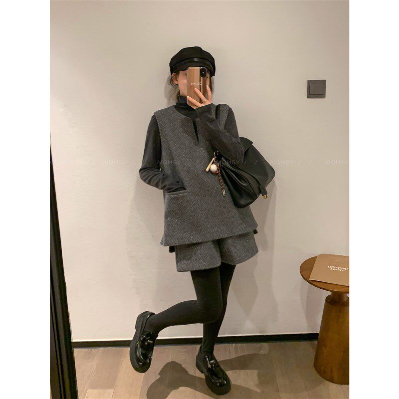 爱情魔鬼鱼 时尚套装女2025早春新款打底上衣马甲休闲短裤三件套