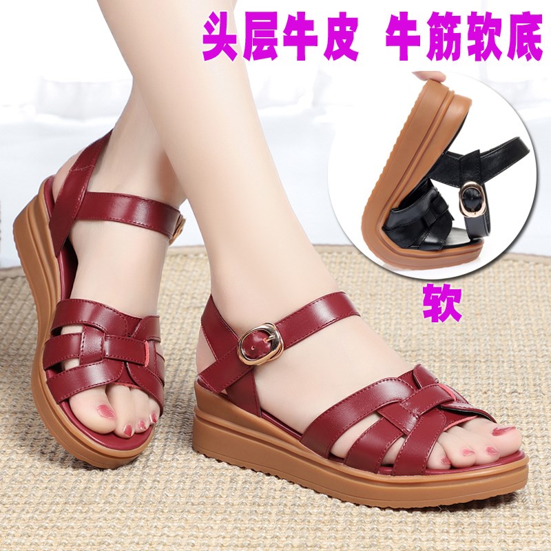 真皮一字扣女凉鞋2025新款女夏中跟厚底妈妈鞋43大码牛筋软底皮鞋