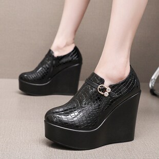 漆皮深口高坡跟鞋女防水台厚底y模特走秀鞋水钻侧拉链皮鞋加绒单