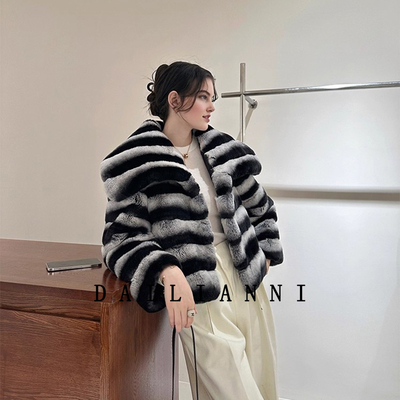 轻奢风青紫蓝龙猫纹翻领皮草外套