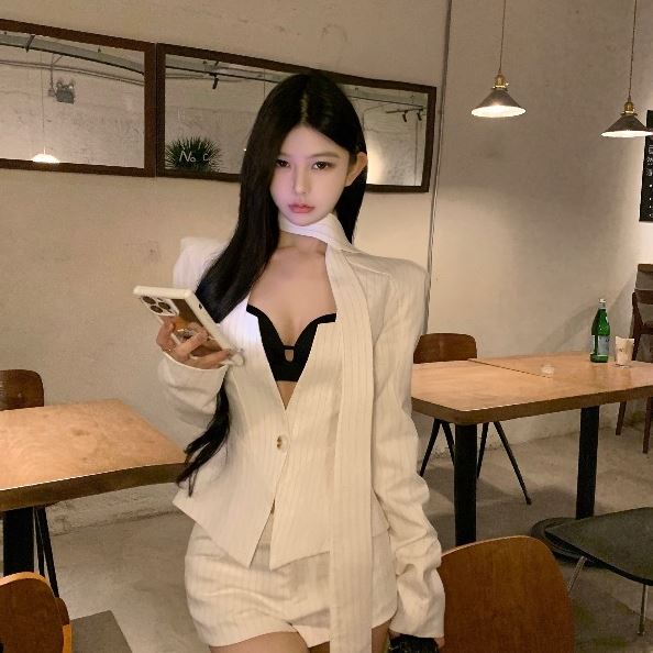 女两件套装秋季韩版高腰a字短裤上衣女气质飘带条纹长袖西装外套