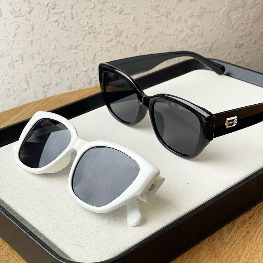 日本品质韩版新款TR90猫眼防紫外线偏光太阳镜男女网红街拍时尚墨