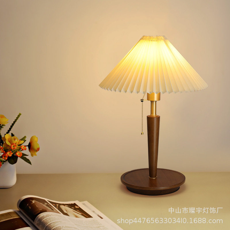 跨境中古复古床头台灯北欧客厅卧室百褶台灯ins美式家用木台灯