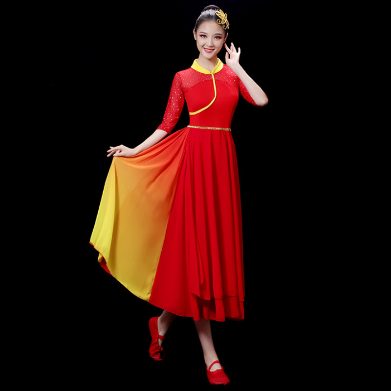 新款现代舞蹈演出服女中国风新款雨夜红枣树广场舞表演服装连衣裙