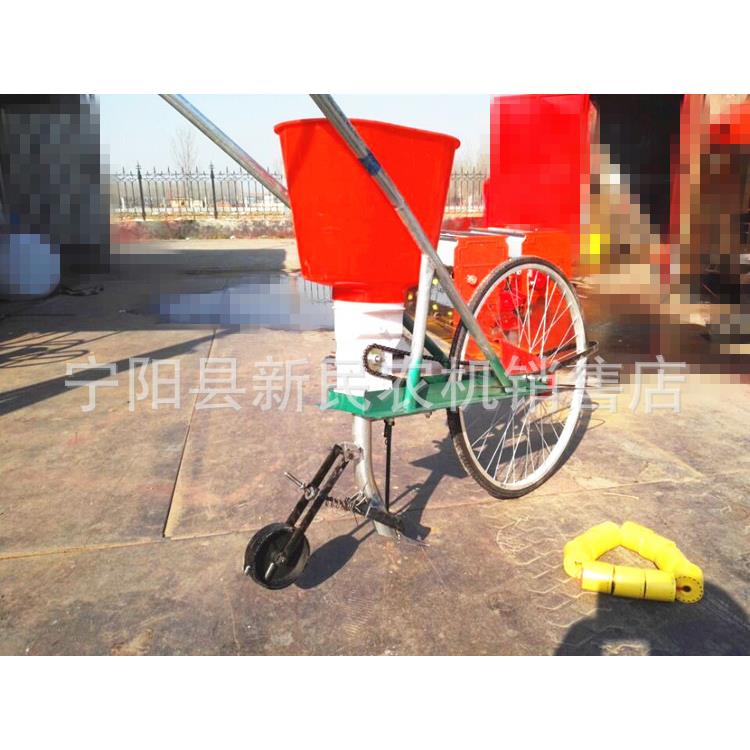家用人力手推玉米播种机大轮小轮带滚动毛刷小轮精播施肥厂家
