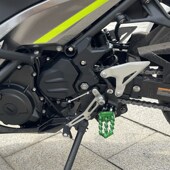 21年改装 摩托车配件适用川崎忍者 CZ400 防滑前脚踏 NINJA400