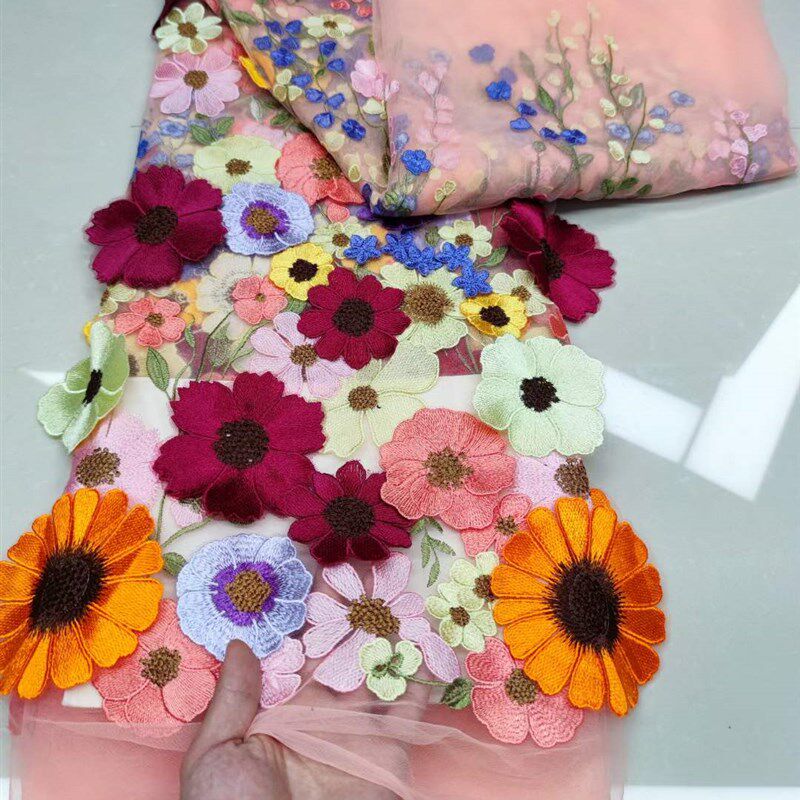 礼服时尚绣花面料 单侧花位布贴立体多色机绣 V洋装舞台服面料