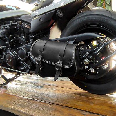 EndsCuoio适用于哈雷Sportster S左侧摇臂包手工植X牛皮侧部三角