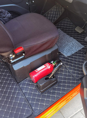 东威A6plus/A8/Q5u/优米战狼战神电动三轮四轮车 三座 脚垫地毯