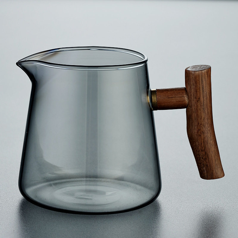 青钝色 侧把加厚玻璃公道杯倒茶公杯木把 耐高温海茶家用茶器分杯